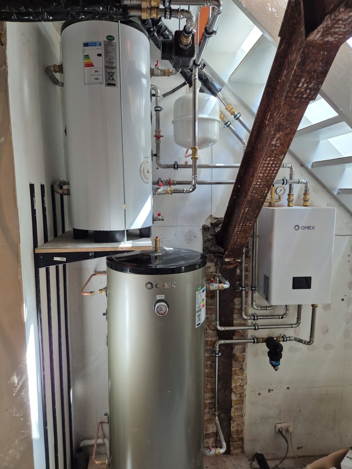 Warmtepomp installatie met boiler en QMEX systeem